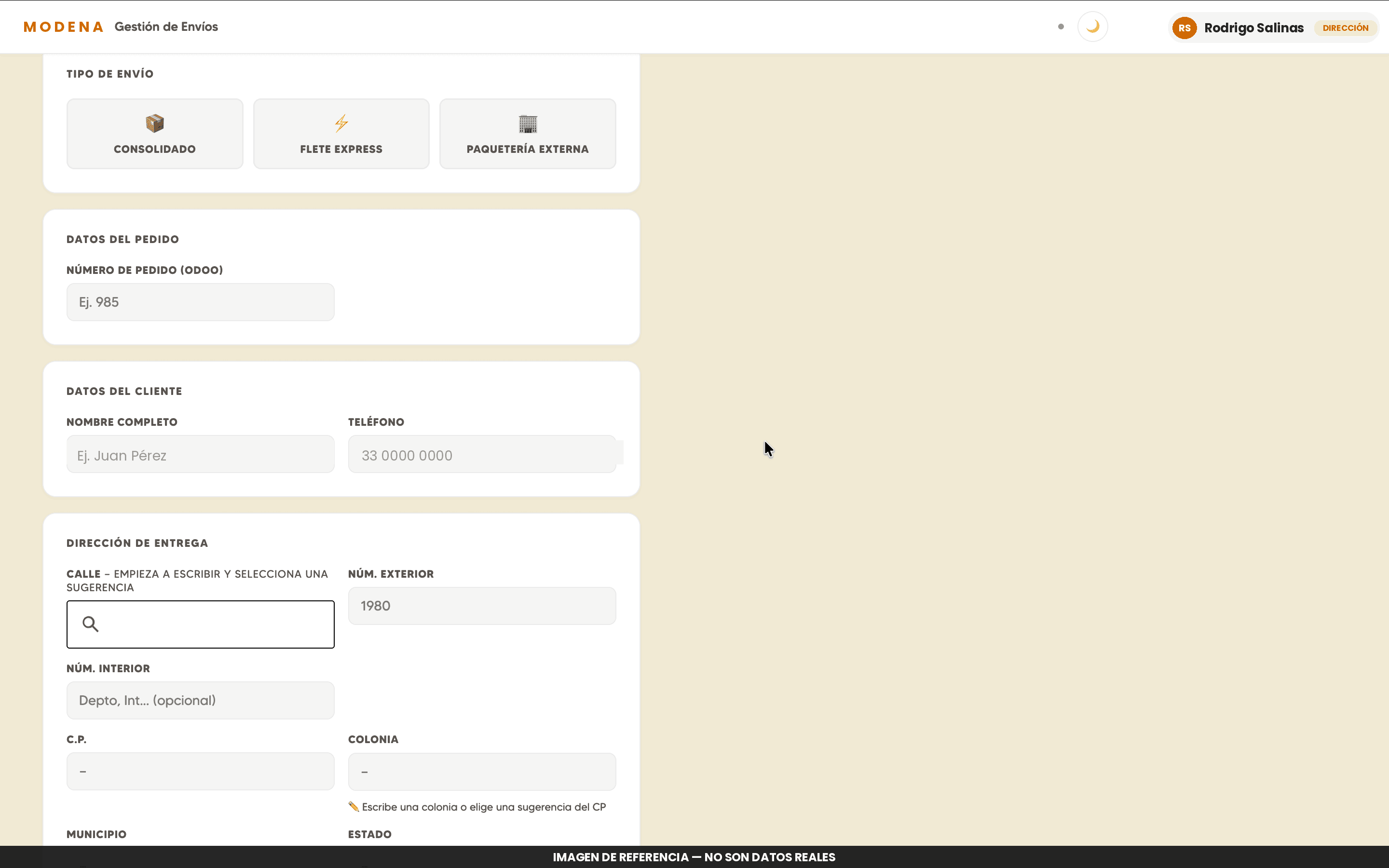 Formulario de nueva solicitud de envío: tipo (consolidado, flete express o paquetería externa), número de pedido de Odoo, datos del cliente y dirección de entrega.